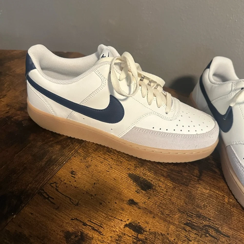 Men’s Nike NWOT’s Court Vision Low 'Sail Midnight Navy' Gum Sole (Men’s 9.5) - Picture 3 of 5
